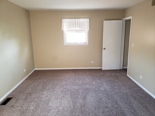 Building Photo - 2146 Rugen Rd