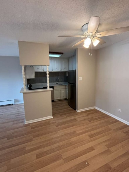 Building Photo - 16 E Old Willow Rd