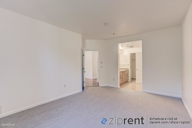 Building Photo - 2 br, 2 bath Condo - 301 Crescent Court, S...