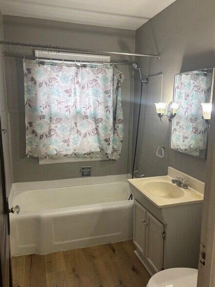 Building Photo - 1437 16th St NW