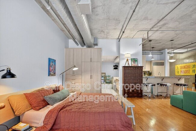 Building Photo - 877 Island Ave