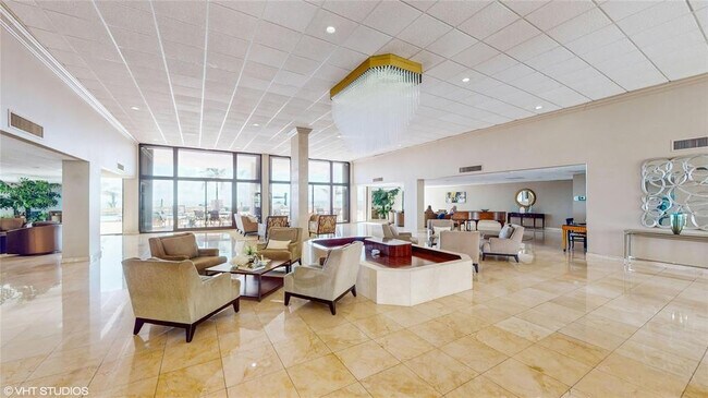 Building Photo - 1149 Hillsboro Mile