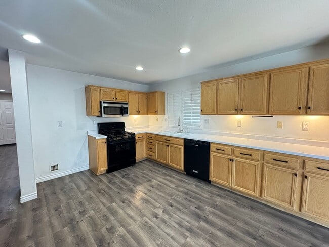 Building Photo - Calling All Military Families!!!Beautiful ...