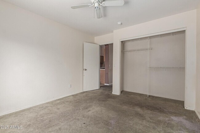 Building Photo - 1642 E Desert Ln