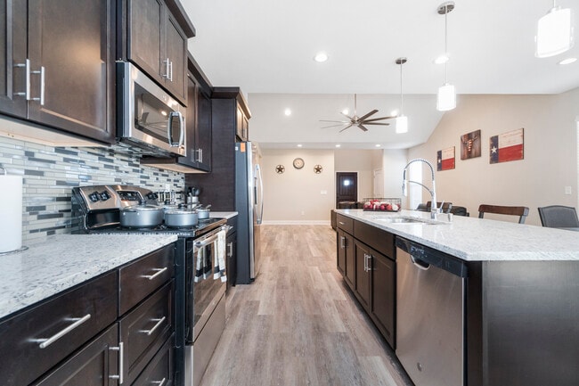 Building Photo - Stonegate at Pecos