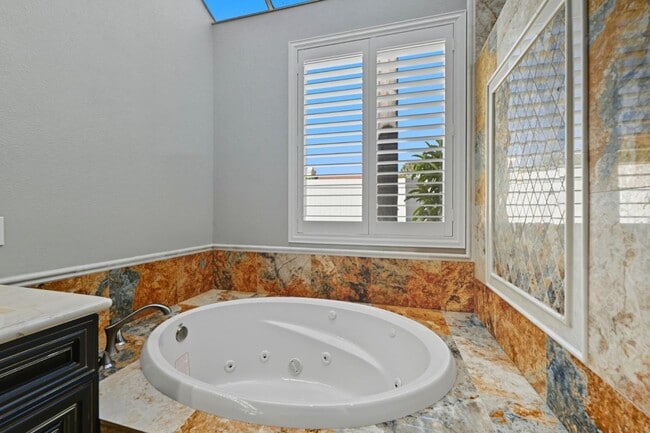 Building Photo - 4911 Amador Dr