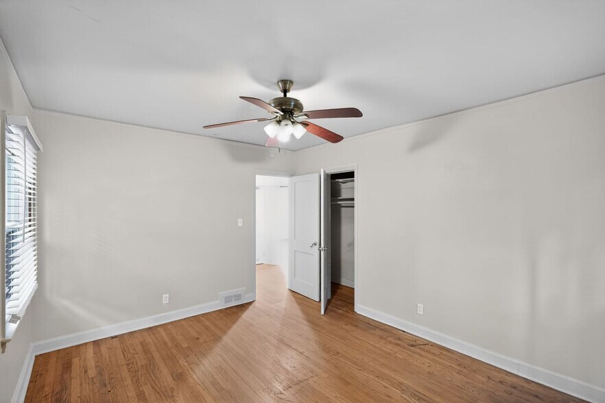 Building Photo - 879 Sylvan Pl SW