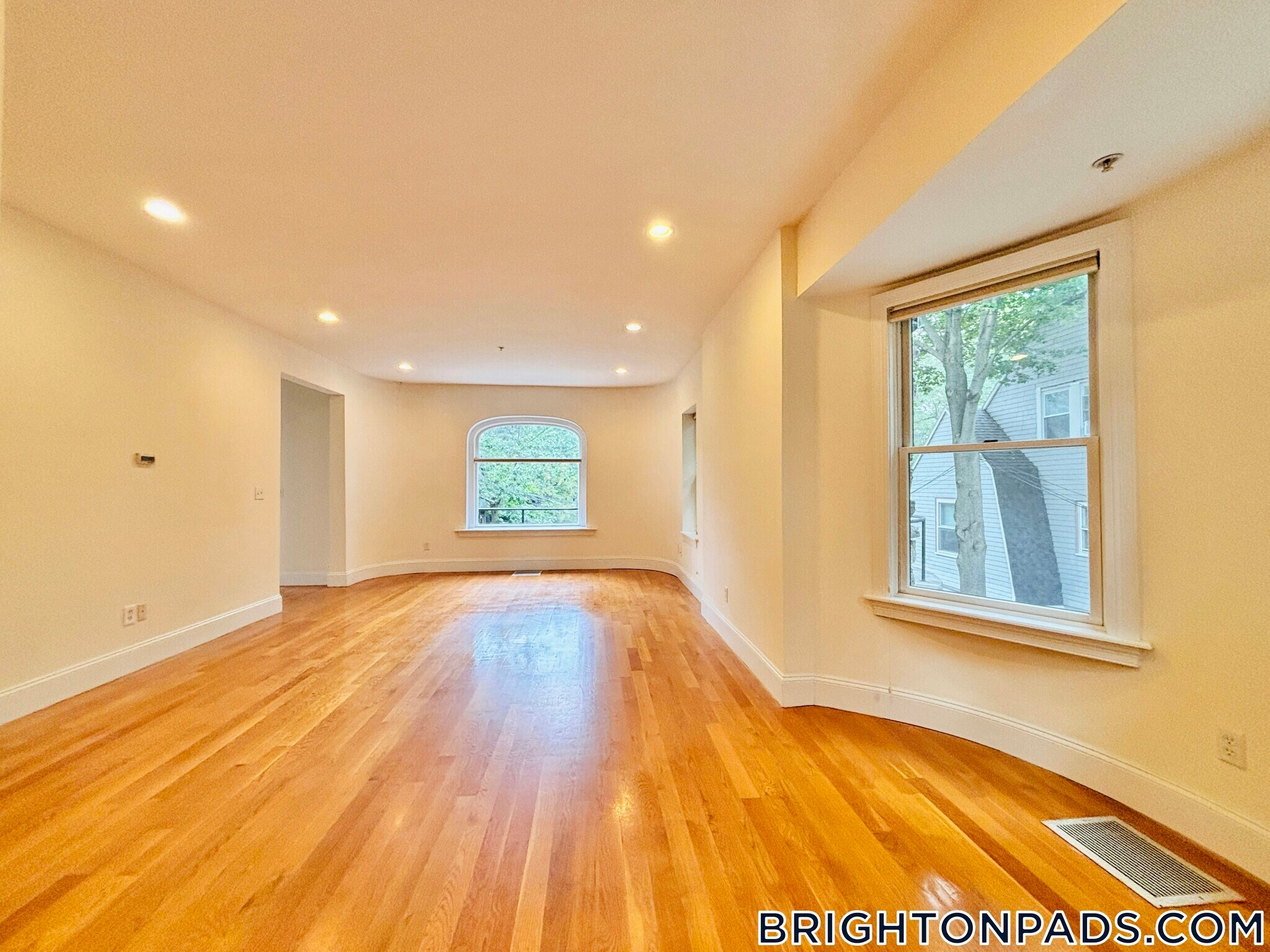 Building Photo - 10 Selkirk Rd