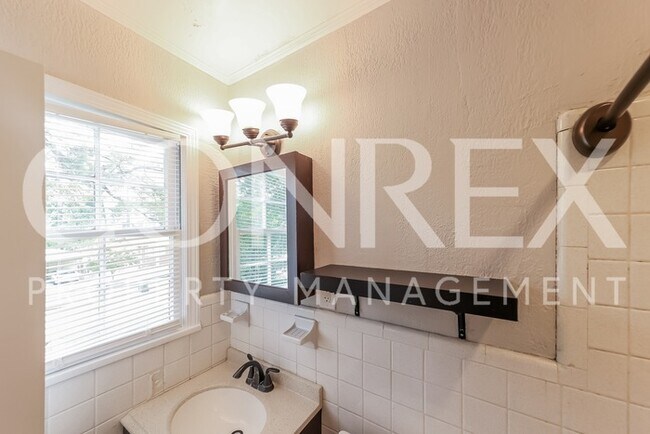 Building Photo - Beautiful 3 Bedroom Home!