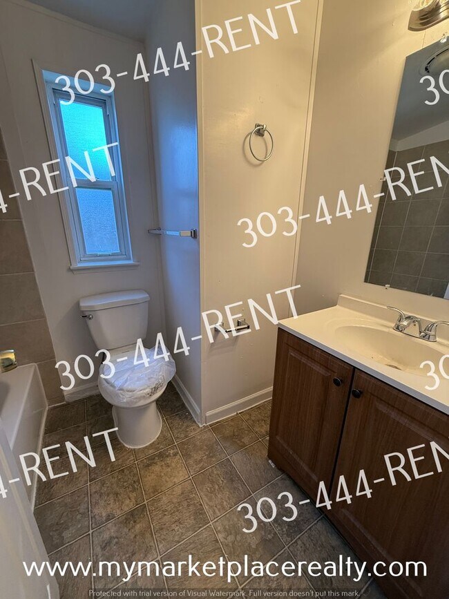 Building Photo - Spacious 3 Bedrooms and 2 bathroom home!!!