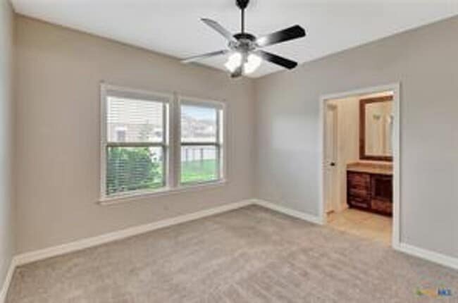 Building Photo - Great Home on  1 acre