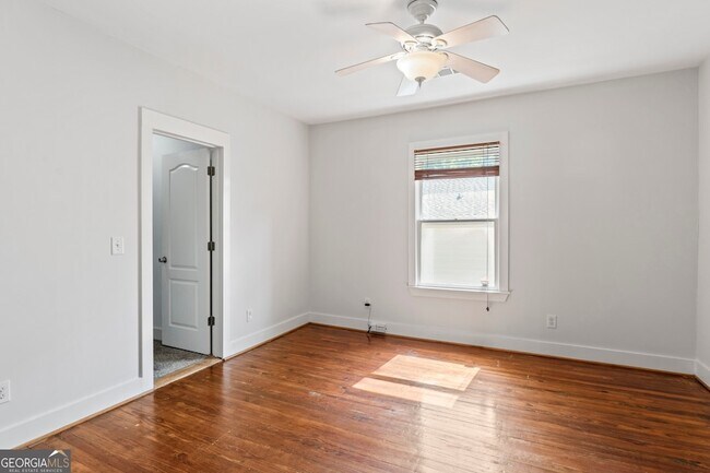 Building Photo - 1422 Metropolitan Ave SE
