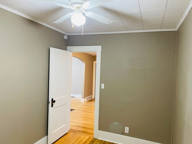 Building Photo - 3 bedroom house - Pet Friendly, Garage, Fenced Yard