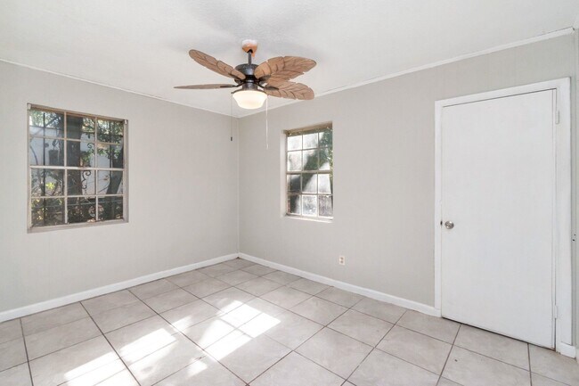 Building Photo - Charming Brick Home Close to Downtown Mobile and Quick Access to I-10!