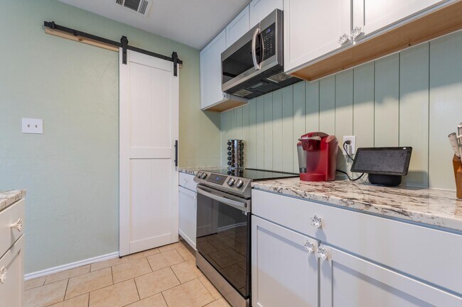 Building Photo - 15531 Knollglade