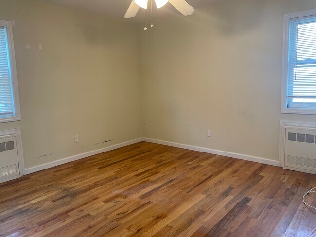 Building Photo - 325 E Hudson St