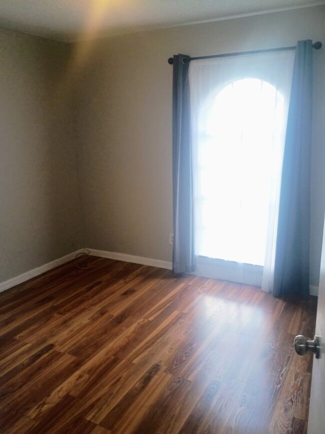 Building Photo - Updated 3/2 Home with 2-Car Garage + Air-Conditioned Workshop!