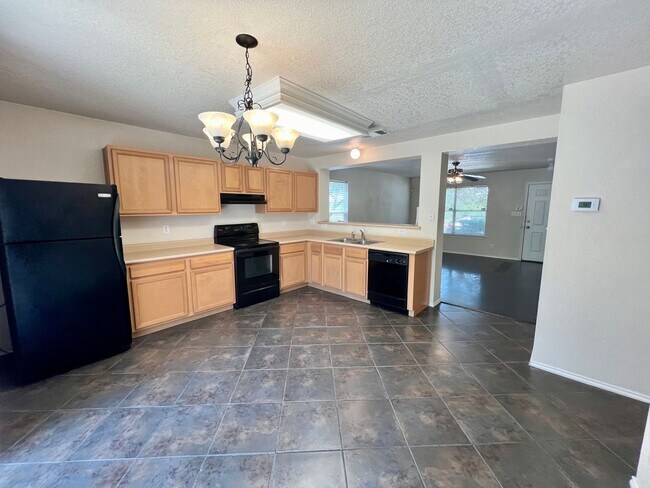 Building Photo - *MOVE IN SPECIAL* Move-In Ready | Washer & Dryer Included + Google Fiber Located Near UTSA!