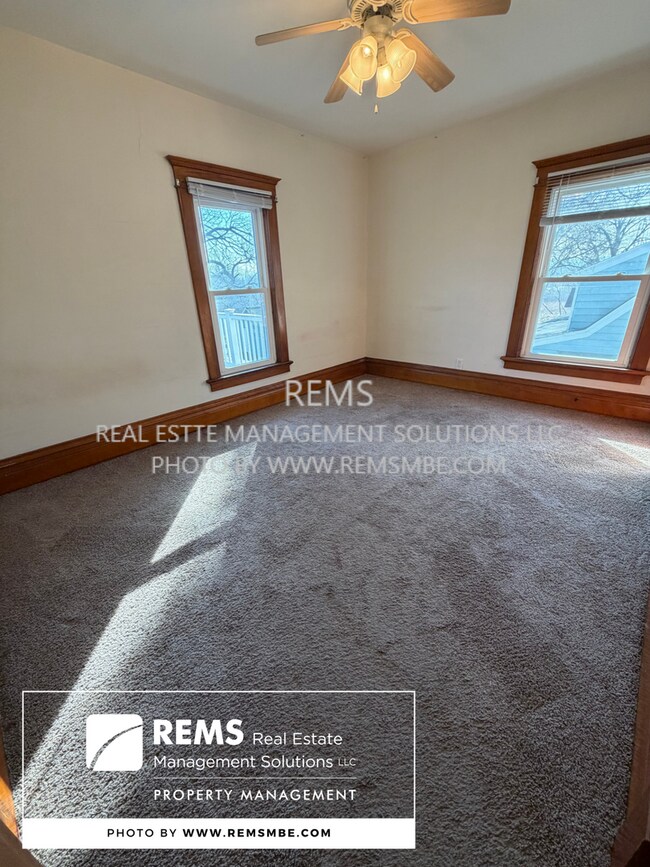 Building Photo - 203 S Albert Ave