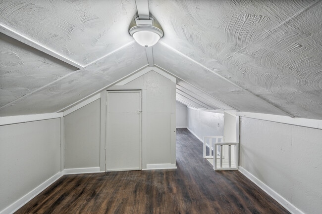 Building Photo - 207 Sunset Ave