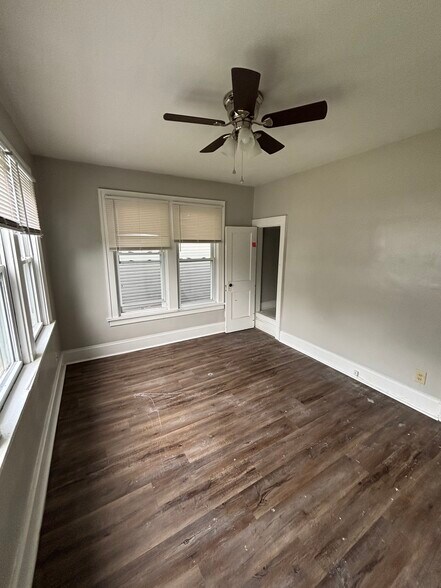 Building Photo - 206 E Blake Ave