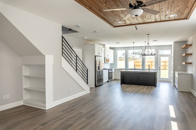 Building Photo - 1418 Landon Hills Dr