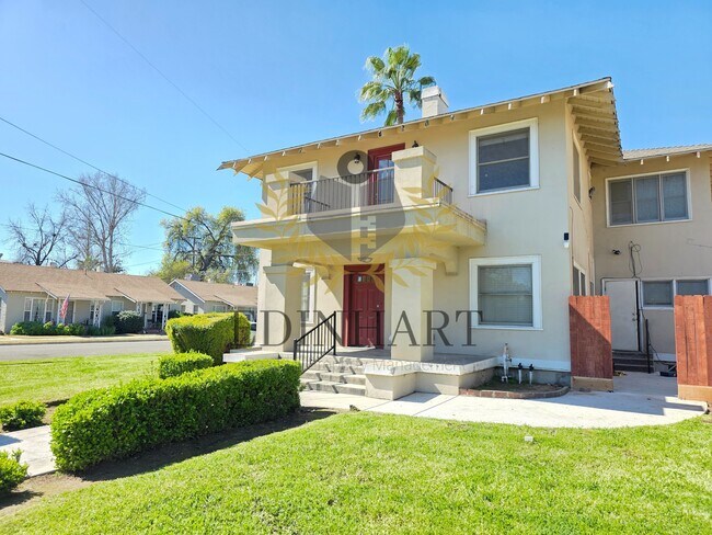 Building Photo - 1105 N College Ave