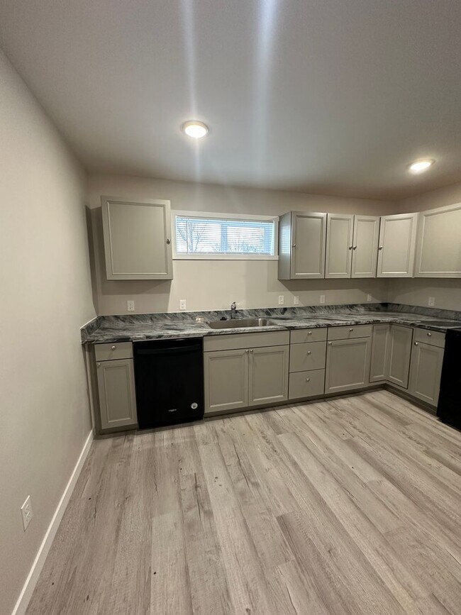 Building Photo - Brand New & Inviting 2 Bedroom, 2 Bathroom Unit in St. Anthony! ($200 OFF FIRST MONTHS RENT!!!)