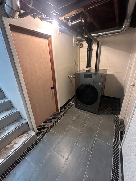 Building Photo - 718 Griggs St N