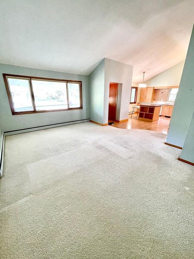 Building Photo - AVAILABLE AUGUST 18TH - Gorgeous 3 Bed 2 b...
