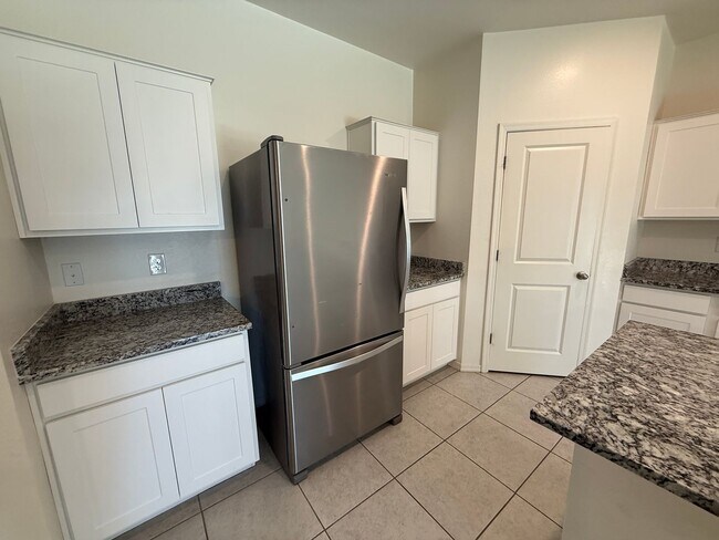 Building Photo - Spacious 5 bed 4.5 bath home in Florence, AZ!