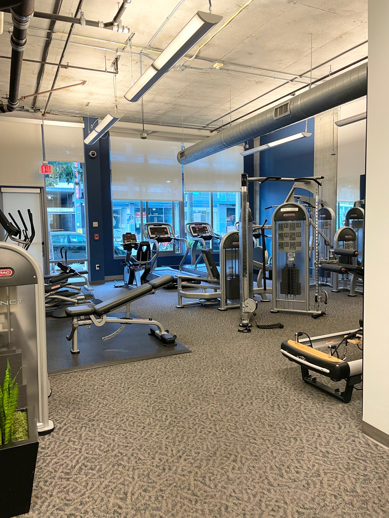 Building Photo - 1100 S Hope St