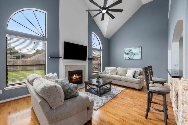 Building Photo - 16315 Scotch Hollow Ln