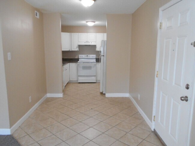 Building Photo - 2 bedroom, 1 bath condo in downtown Conway