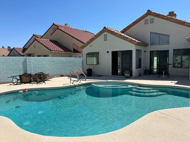 Building Photo - Green Valley home with pool