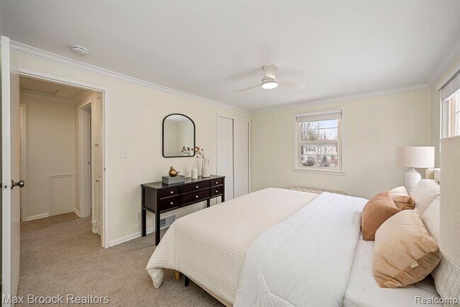 Building Photo - 695 Graefield Ct