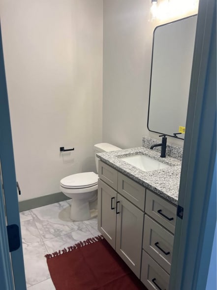 Building Photo - 420 W 18th St