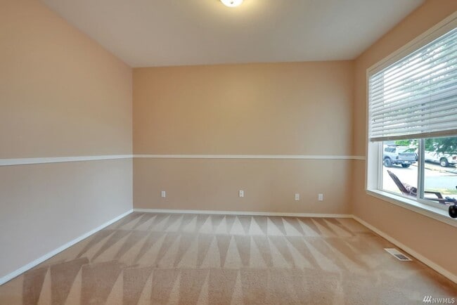 Building Photo - Beautiful home on corner lot!
