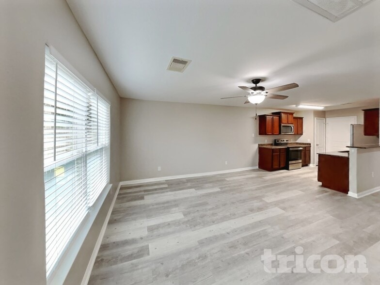 Building Photo - 32608 Decker Creek Dr