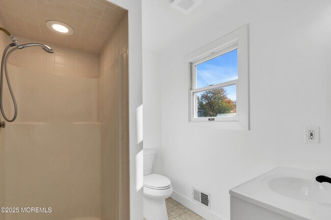 Building Photo - 526 Bradley Blvd