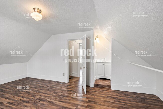 Building Photo - 1517 E Bridgeport Ave