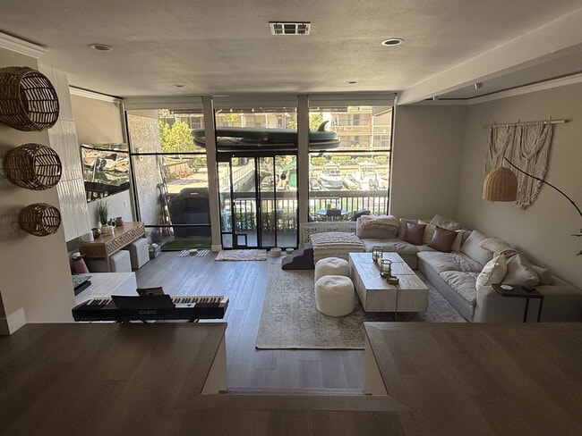 Building Photo - 9125 Marina Pacifica Dr