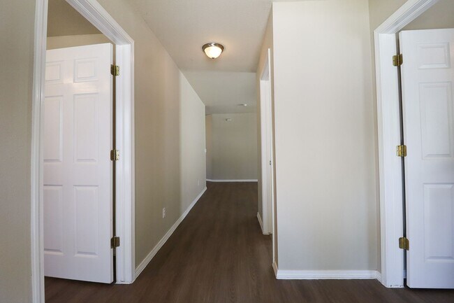 Building Photo - Emerson Elementary Zoned - 3 bedroom / 2 b...