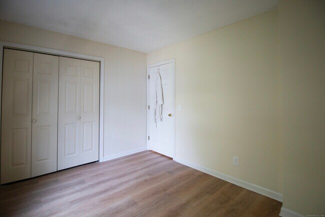 Building Photo - 378 Meridian St Ext