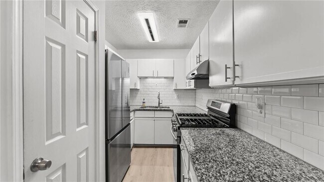 Building Photo - 216 Goshen Ln