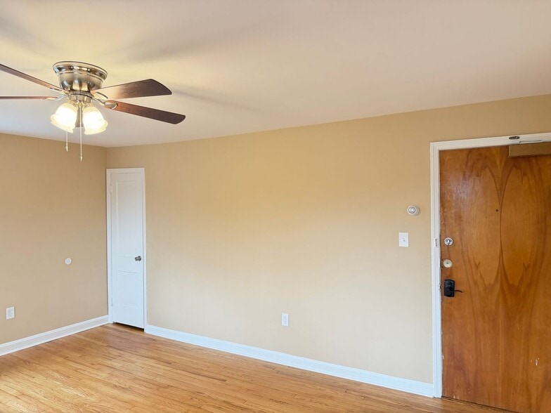 Building Photo - 8203 Garland Ave