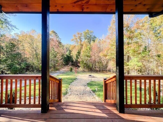 Building Photo - 300 Burbano Creekside Lndg