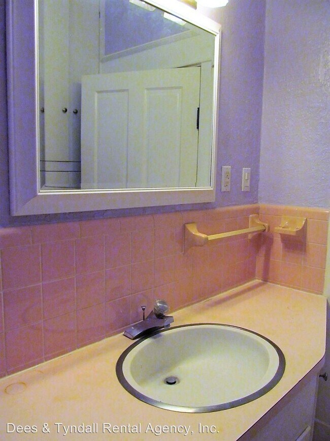 Building Photo - 2 br, 1 bath House - 104 N. Audubon Avenue