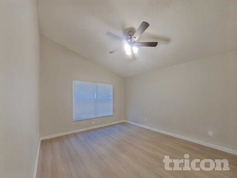 Building Photo - 1067 Stoneham Dr