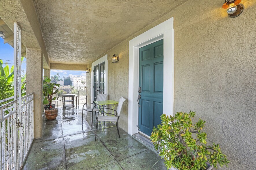 Building Photo - 3220 E 6th St